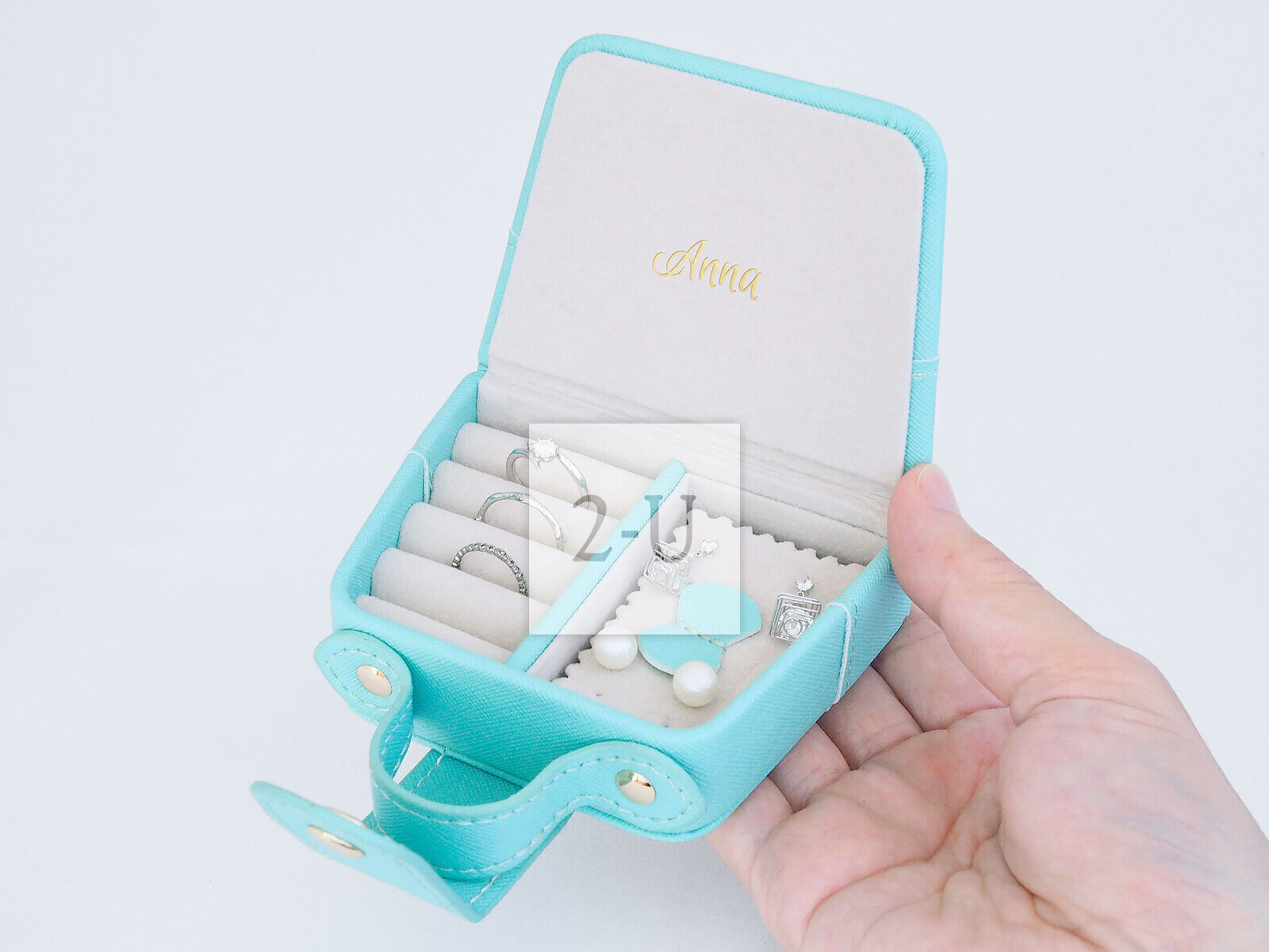 致优雅的前辈与辛勤的保育员：毕业纪念礼物