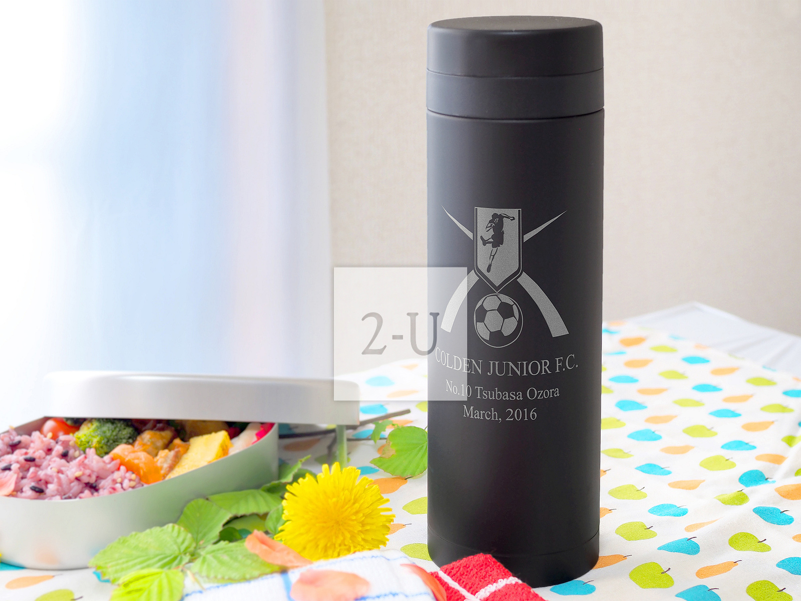 在午餐时间或社团活动中大显身手！低调而不失质感的定制刻图文保温杯