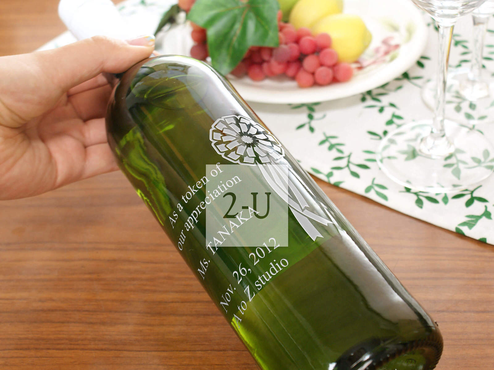 为下属的荣升调任举杯庆贺