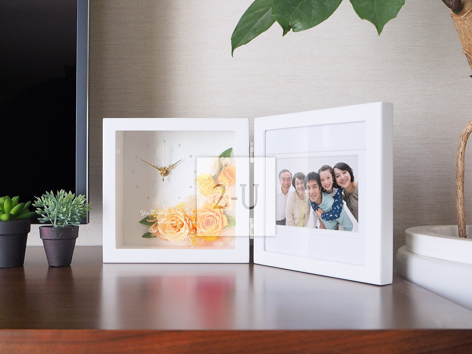 用定制刻字相框搭建一处小小的“心灵纪念角”