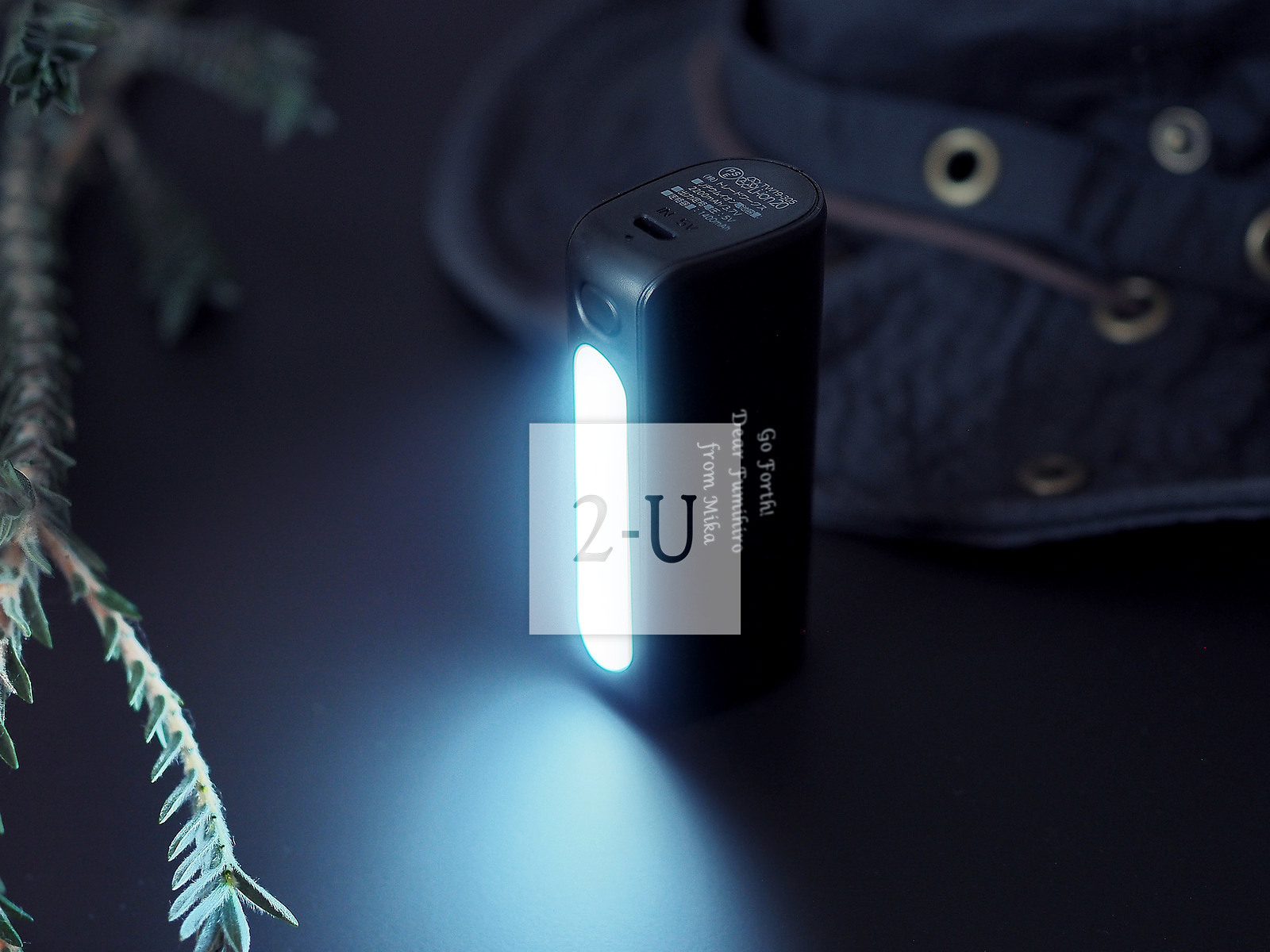 为他的手机充电，也为他的心充满爱