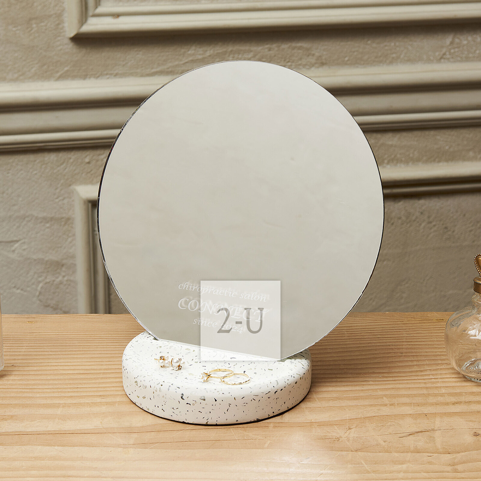 送一面刻有开业纪念日的镜子作为开店纪念