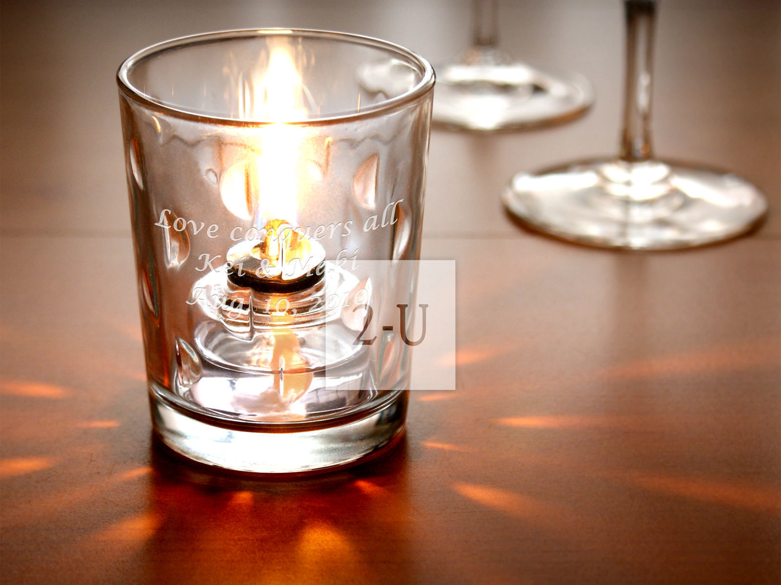 玻璃油灯营造浪漫的情人节之夜