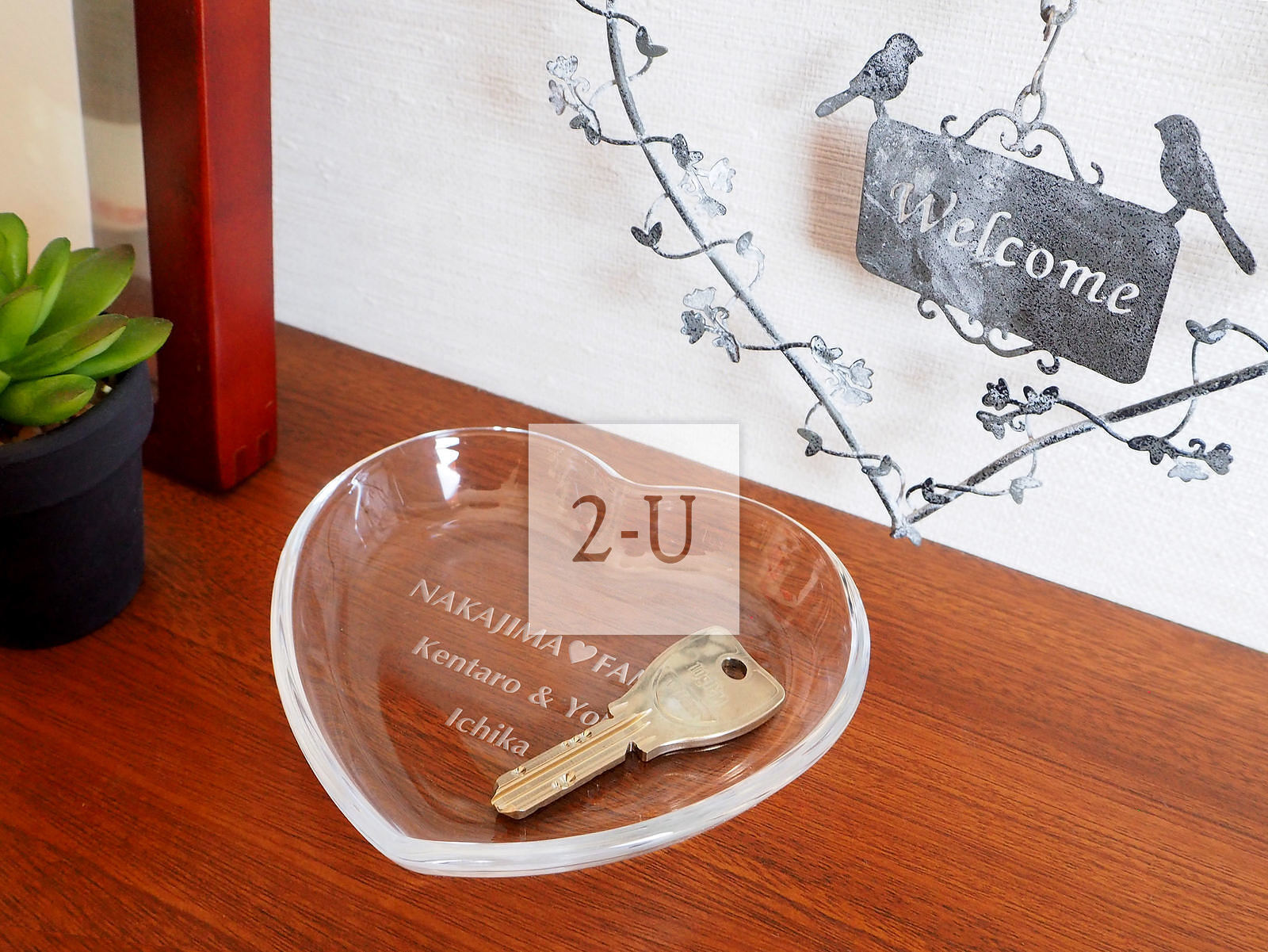 兼具整洁与华丽感：玄关小件收纳